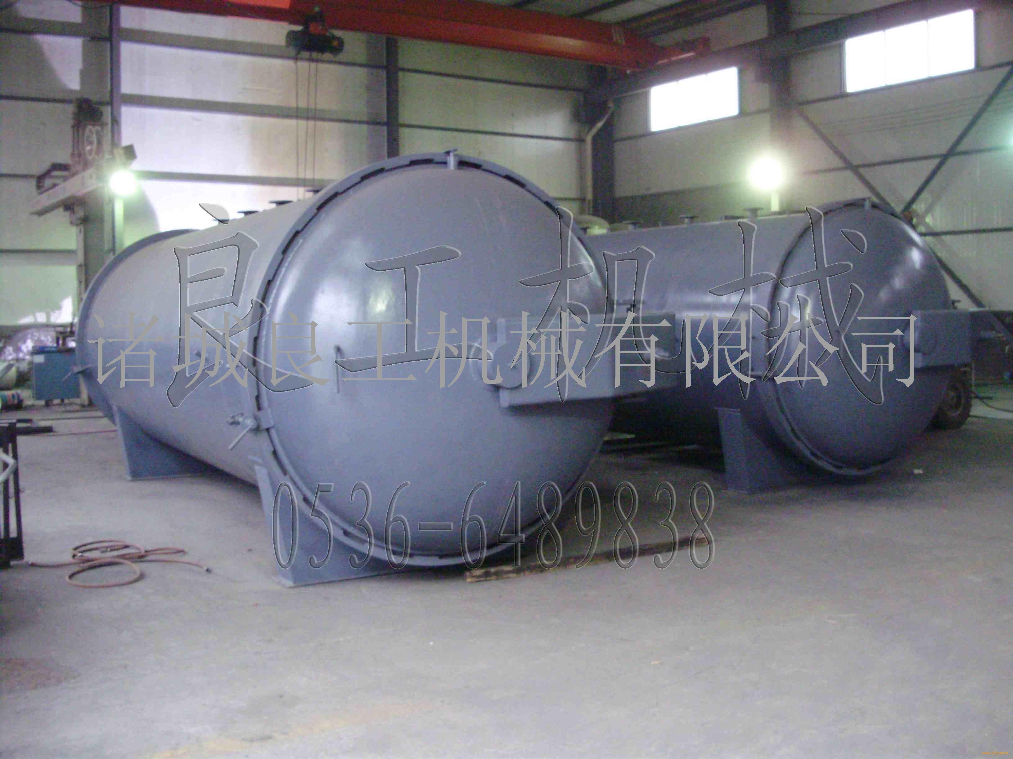 产品区域:上海 价格:49800元/台 发布时间:2012-05-31 有效期限:长期有效 产品说明:本系列电阻炉系周期作业式,供实验室、工矿企业、科研单位对小型钢件热处理,金属、陶瓷材料烧结、熔解、分析及高温加热用。主要特征:箱体由优质钢板折制焊接而成,表面采用静电喷涂工艺,炉膛由高温耐火材料烧结而成,炉膛与外壳之间用保温材料填砌,以硅碳棒或硅钼棒为加热元件,与控制器配套使用可对温度进行测量、显示、控制,使炉内温度保持恒定。技术参数:名称型号最高温度()炉膛尺寸W*P*H(mm)容积(L)电源输入功率(