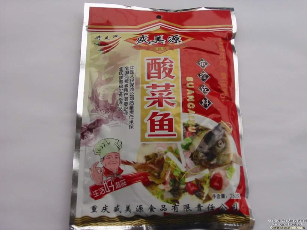 产品区域:重庆 价格:80元元 发布时间:2011-07-09 有效期限:长期有效 巴蜀风味-烧鸡公配料:红辣椒,老姜,大蒜,豆瓣,泡椒,花椒,鸡精,料酒,冰糖,植物油,天然香料;食用方法:先将植物油200克左右倒入锅内,烧至七成熟,将调料放入锅中炒香,将0.5-1公斤的鸡块倒入锅中爆炒2-3分种,加入适量的水,可用文火煨熟,也可用高压锅压制10分钟左右即可食用。本品也可烧制猪,牛,羊,兔,鸭肉等。净含量:150克个人品尝:2元/袋,需加5元/公斤快递费,限沪,江浙一带!也可几个品种用一个快递,(计算总重